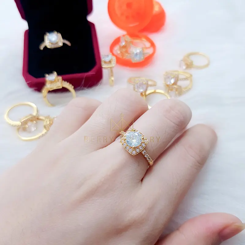 Nhẫn Nữ Titan Đính Đá Nhân Tạo Cao Cấp Lấp Lánh Thiết Kế Xi Mạ Vàng 18K Bền Màu Kiểu Dáng Hàn Quốc | Jewelry Queenn 4