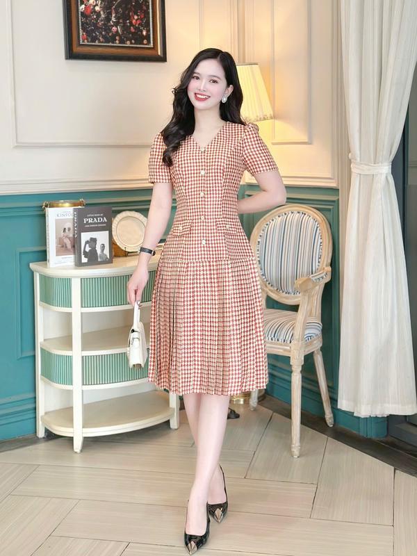 Đầm dự tiệc nữ thiết kế Nhật Vy cổ V tay ngắn dập ly dáng xoè phù hợp công sở 40 tuổi - D3260