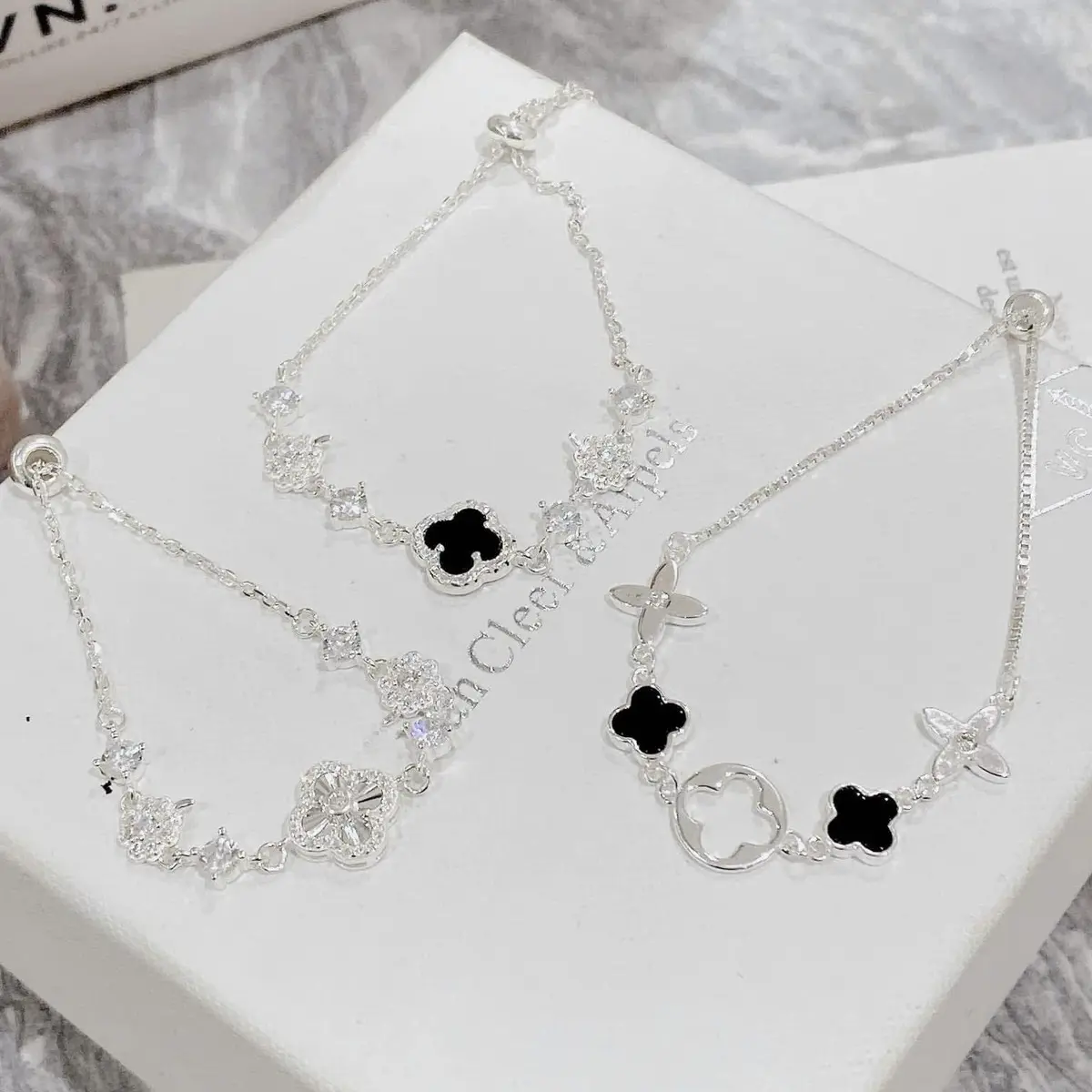 Full Các Mã Lắc Tay Dây Rút Cỏ Bốn Lá Mới Nhất
