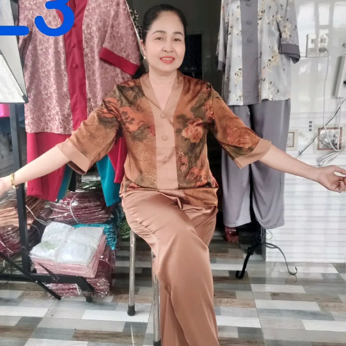 Bộ trung niên nữ áo cổ bài lai lụa Latin cao cấp