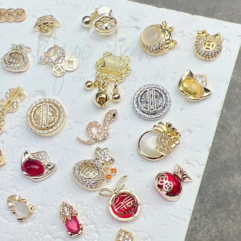 Charm Tết 2025 Cao Cấp Đính Móng | Mèo Chiêu Tài & Tiền Vàng 2