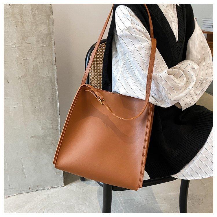 Product Introduction of One bag on the shoulder, retro-large tote bag of women, fashionable bag 25