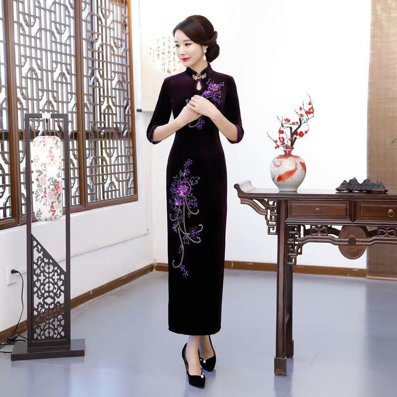 Váy Cưới Sườn Xám, Cao Cấp, Nhung Vàng, Thêu, Thích Hợp Cho Phụ Nữ Trung Người Già Và Cao Tuổi, Váy Xẻ Tà Bó Ôm Sát Hàng Mới Về, Thích Hợp Cho Mùa Xuân Và Mùa Thu 2