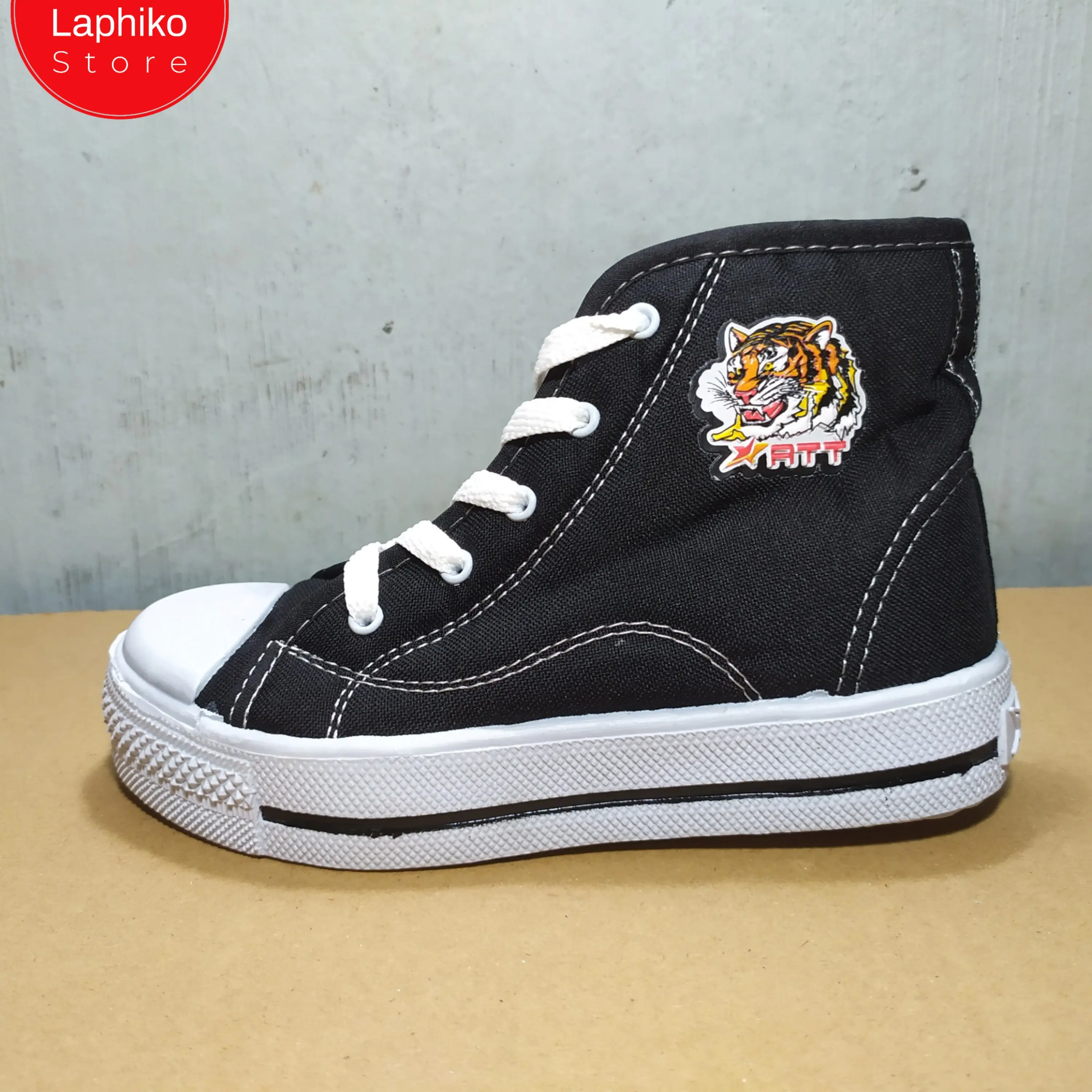 Sepatu sekolah hitam putih tali ATT AR 25013 28-41