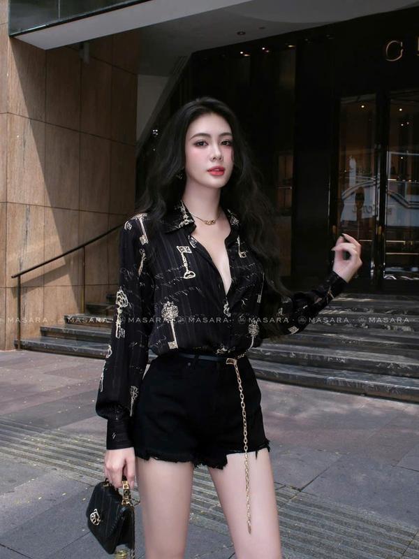 Áo sơ mi nữ lụa nhũ hoạ tiết chìa khoá vàng 1