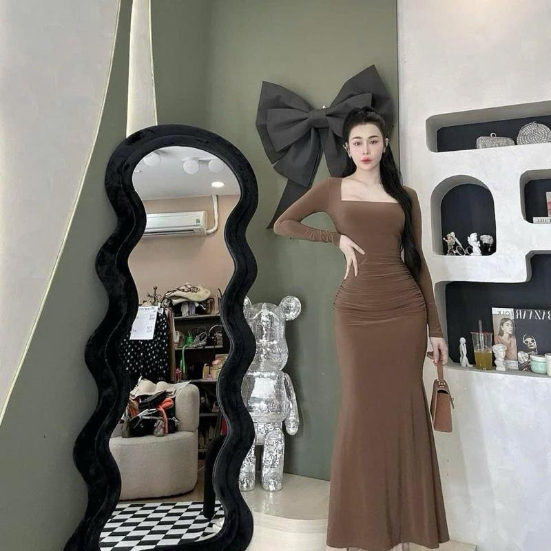 Đầm body cổ vuông tay dài , không kèm phụ kiện , thiết kế dáng đuôi cá , ôm eo. Phù hợp cho nàng đi tiệc đi chơi . 4