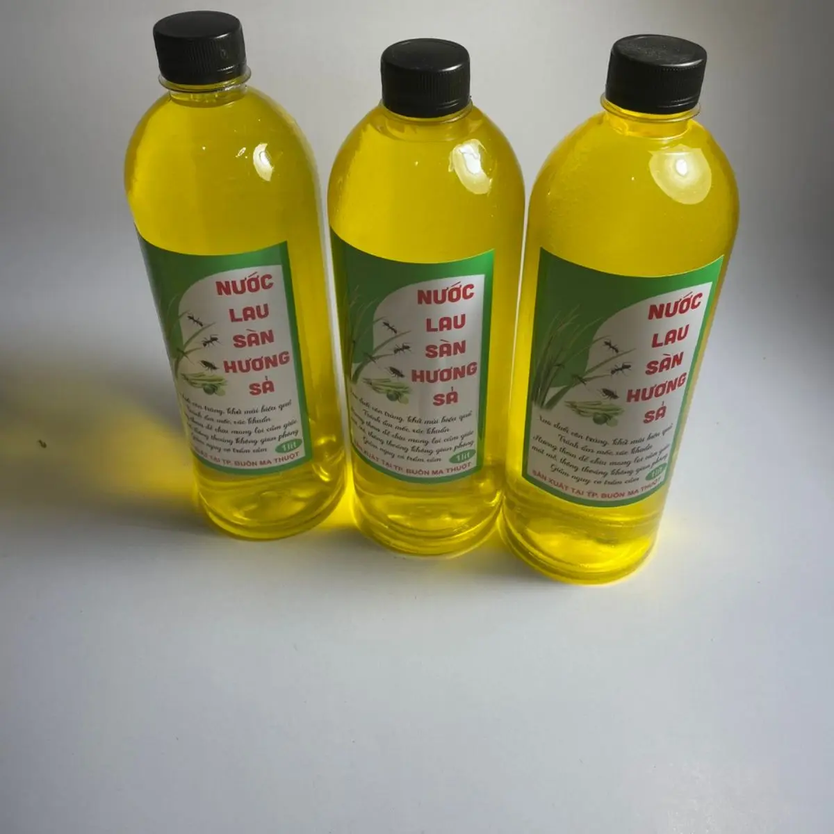 chai nước lau sàn hương sả chanh xua muỗi, Làm Sạch sàn nhà