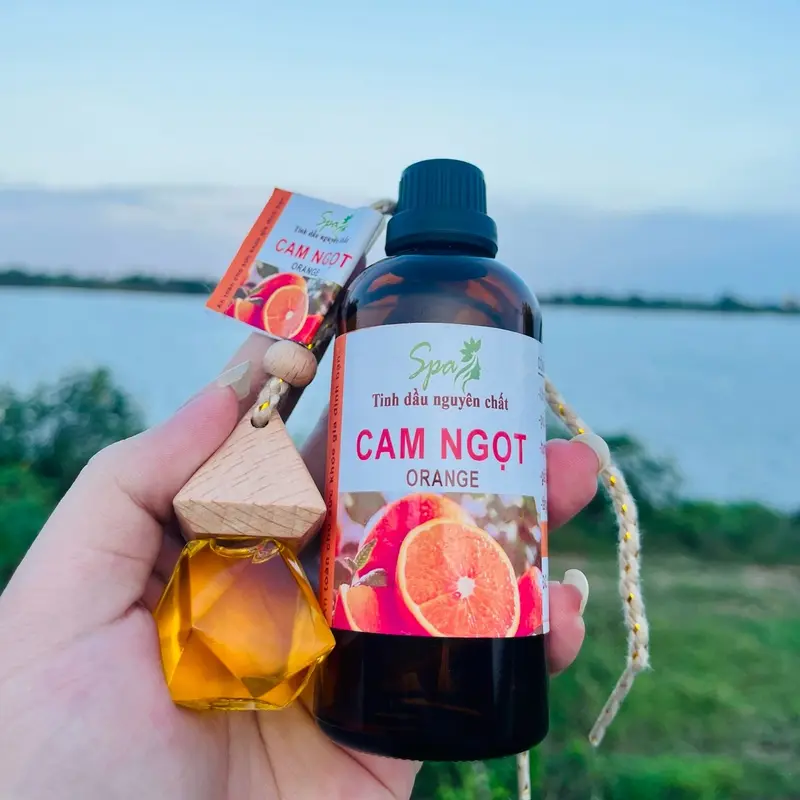 Tinh Dầu Thiên Nhiên Cam Ngọt SPA ( Tặng vỏ lọ treo xe ) 0