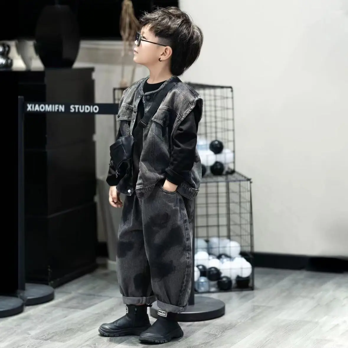 Bộ Đồ Trẻ Em, Dễ Phối Đồ Thường Ngày Cho Mùa Thu Và Mùa Đông, Cho Bé Trai, Phong Cách Cổ Điển Không Tay Denim Vest, Dáng Rộng Vừa Vặn, Bộ Đồ Hai Mảnh, Thời Trang Mới, Thích Hợp Cho Mùa Xuân Và Mùa Thu, Quần Áo Trẻ Em