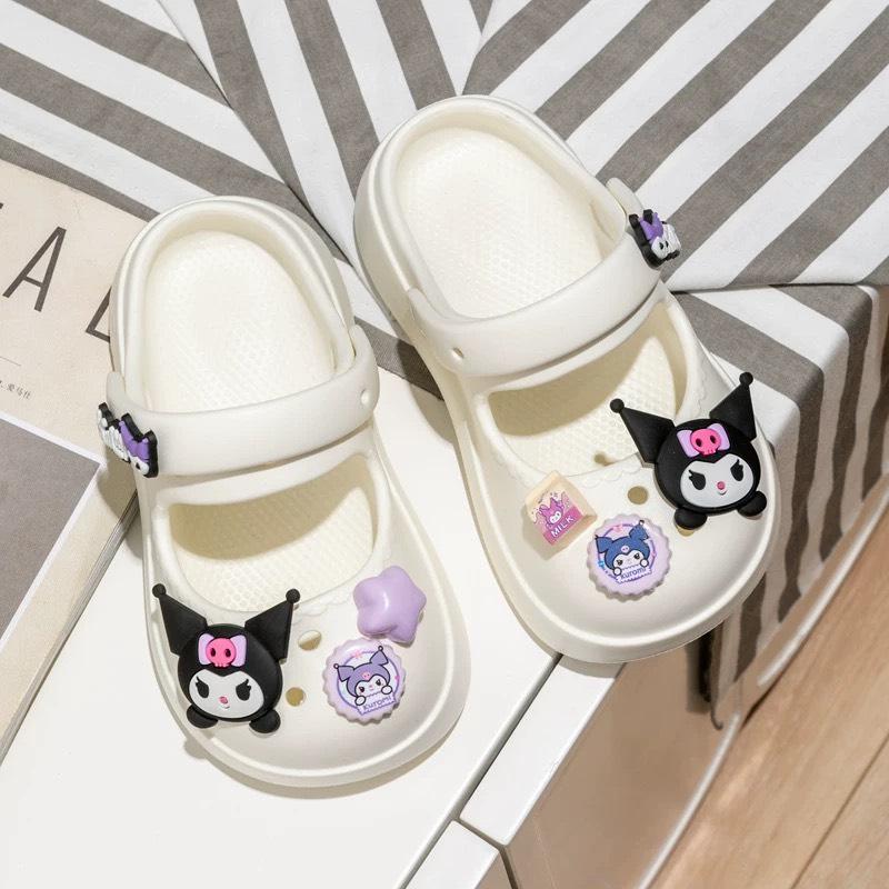 Dép sục cho bé chất cao su siêu nhẹ kèm bộ 6 sticker 3D gấu dâu Em bé Sandal Kem Dép Sandal