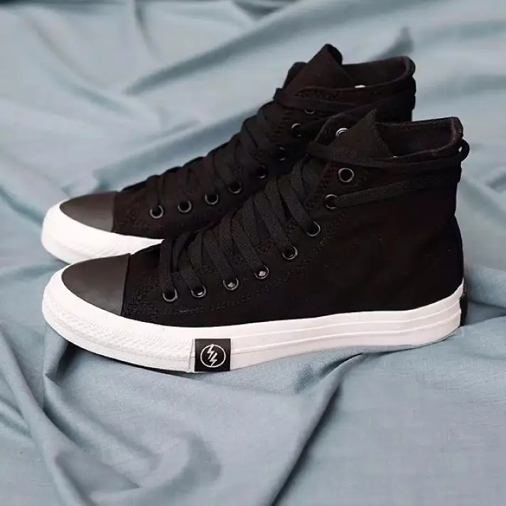 Sepatu  Sneakers LEE POURE Model Terbaru 2024 Untuk Pria Wanita Warna Hitam sepatu conv Sepatu cowo keren buat gaya Casual Shoes Kerja 2
