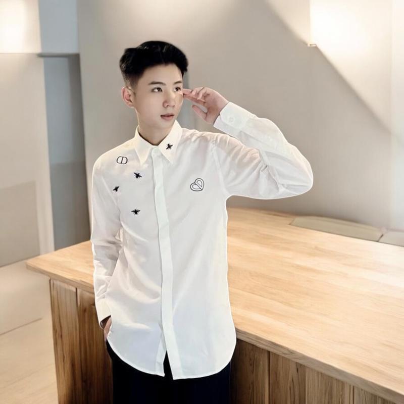 Áo sơ mi nam thêu ong trước ngực trái tim tỉ mỉ phom chuẩn - Menswear - Cổ Tròn Kem Shirt