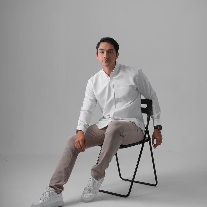 Kemeja pria polos slimfit kasual basic HeM lengan panjang hitam putih army navy maroon mustard coklat bata ungu pink Nyaman Casual 1