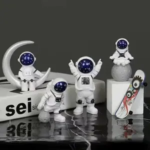 4 buah set Asli Pasokan Langsung Astronot Boneka Astronot Patung Ornamen Hadiah Mainan Meja Deskto