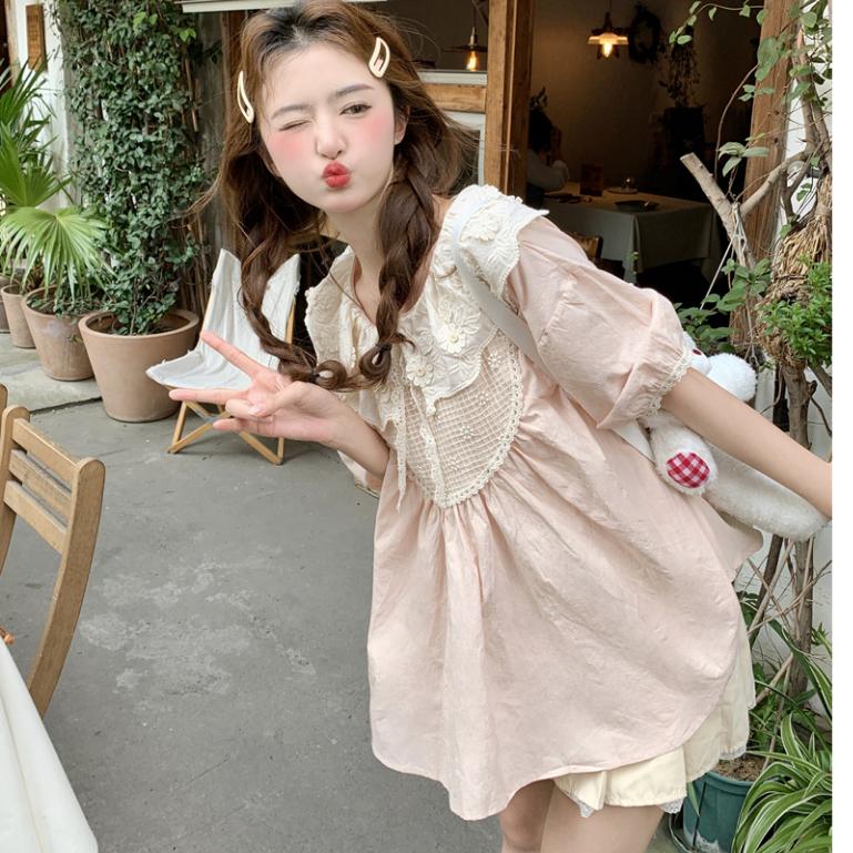 Áo sơ mi nữ cổ viền búp bê thêu hoa hồng nhạt, sơ mi nữ kiểu tay ngắn phồng phong cách dễ thương 5515 0