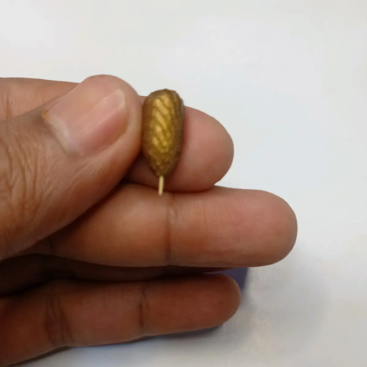 patung Wesi kuning Besi terdapat jarum paling ujung