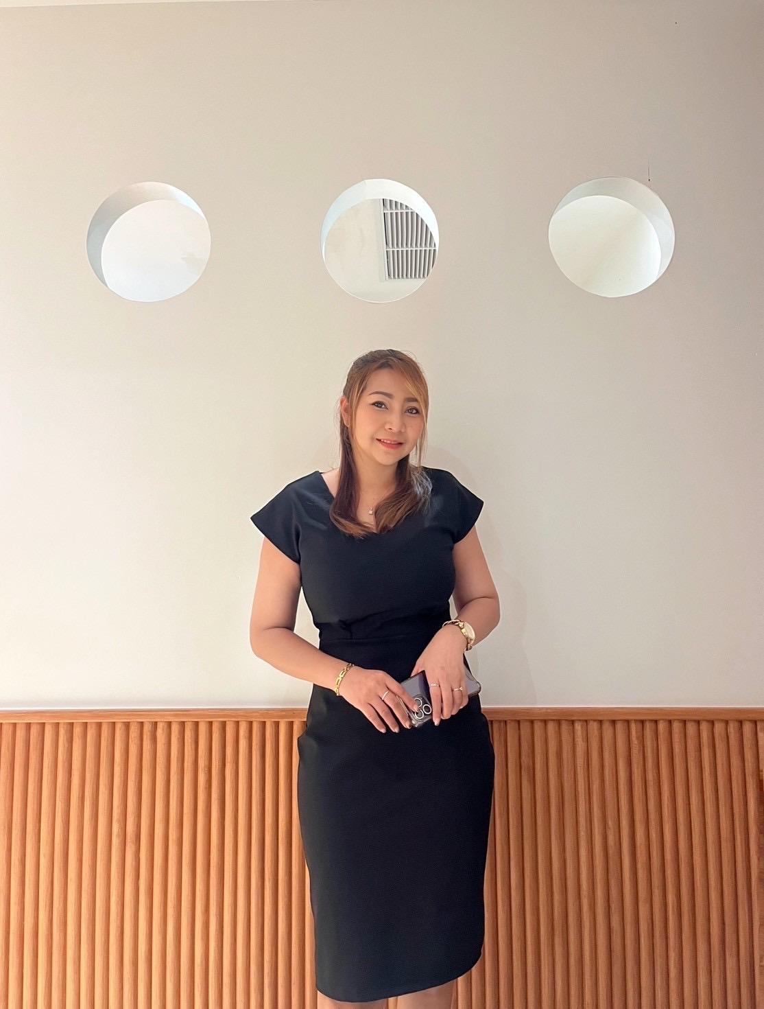 แบรนด์เดรสรุ่นC คอวี แขนล้ำผ้ายืดหนา เนื้อผ้าเรียบแมงโก้ ยืดหนา กระชับ เก็บทรงสวย ผ่าหลัง ยาว41นิ้ว 