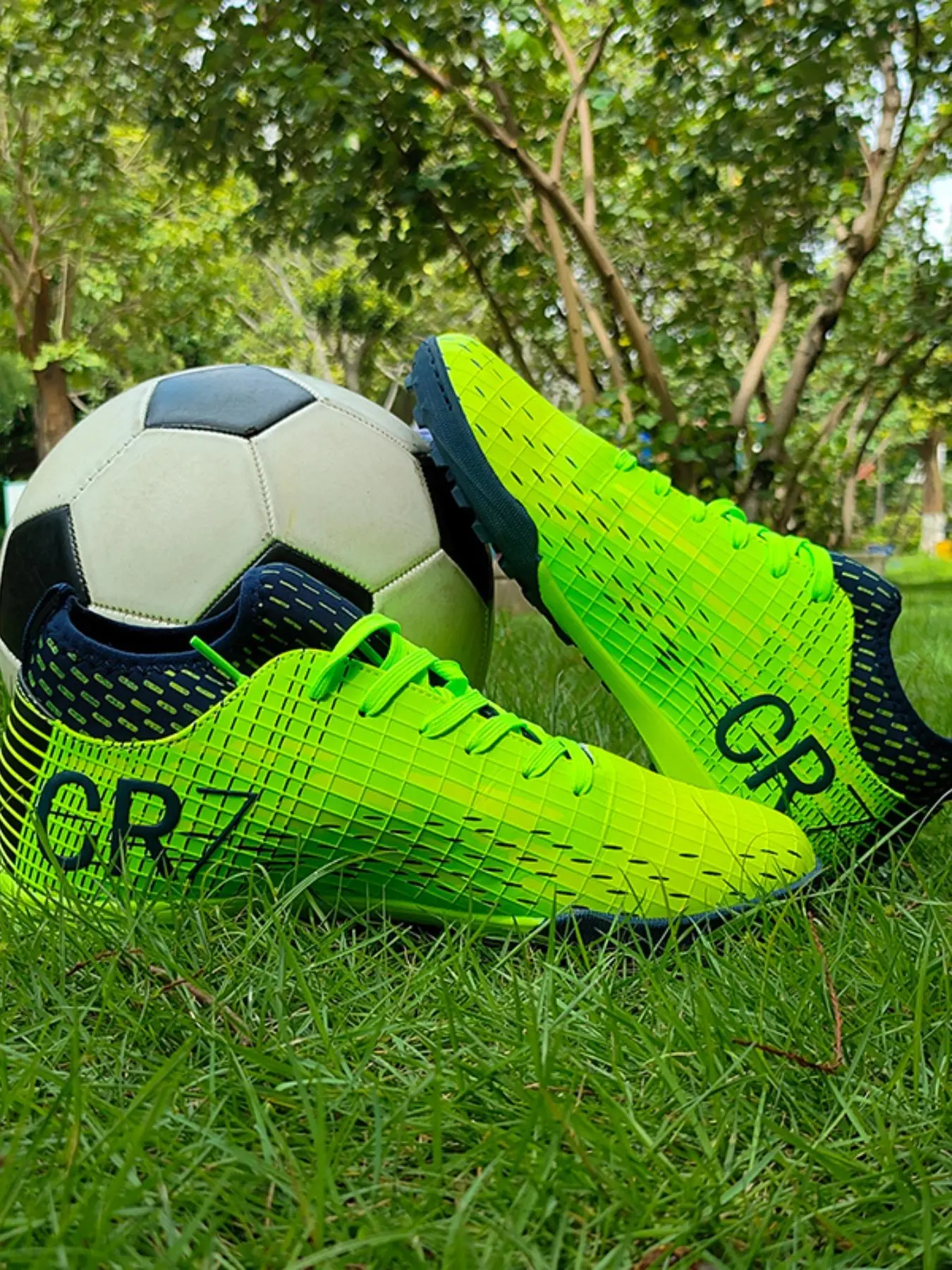 Men's Letter Print Lace Up Sports Soccer Shoes, Breathable Comfortable Sports Football Shoes, Professional Sports Football Cleats for Football Kickers All Seasons