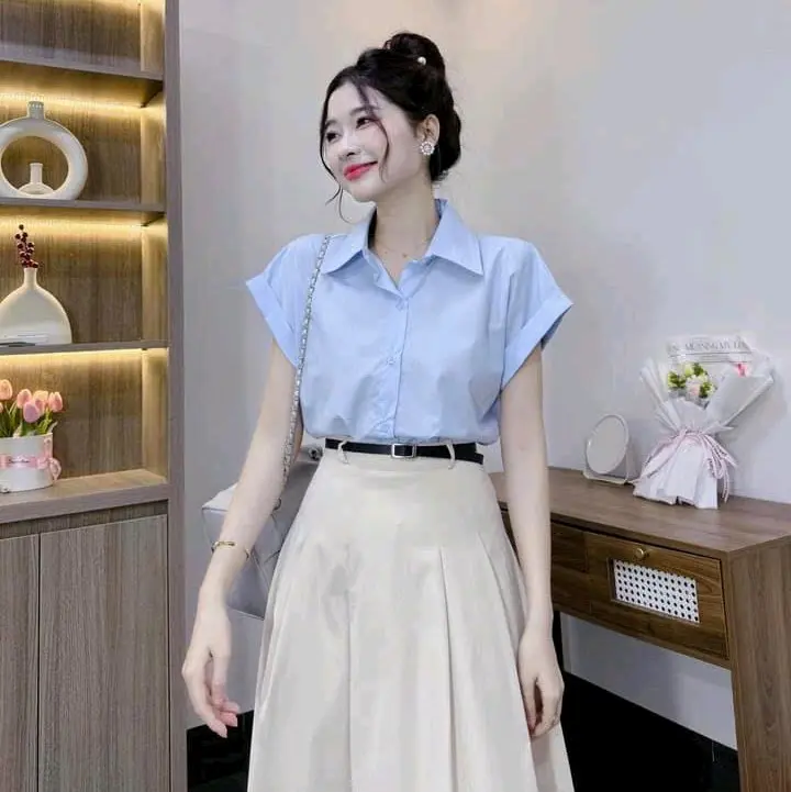 SÉT ÁO SƠ MI LỤA PHỐI CHÂN VÁY KAKI( KÈM DÂY NỊT)    Chất Liệu: LỤA & KAKI