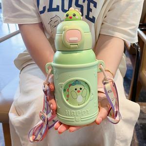 Cawan Tebal Keluli Tahan Karat, Beruang Strawberi Sanrio, Kapasiti 316, Sesuai untuk Kanak-kanak, Reka Bentuk Straw Kartun, Cawan Botol Air, Termos Pelajar, Idea Hadiah Hebat Hijau Kitchenware Merah