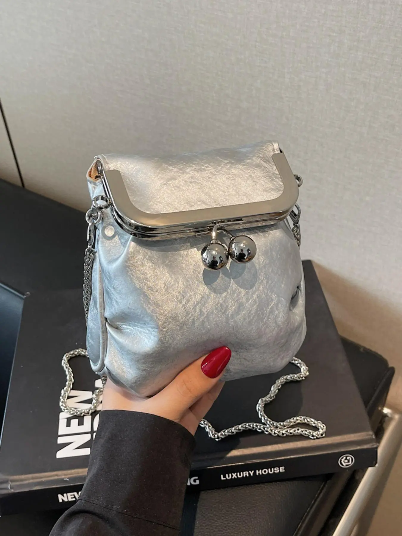 Women's Fashionable Metallic Frame Design Crossbody Bag, Casual Versatile Solid Color Shoulder Bag for Daily Used, Trendy All-match Commuter Bag