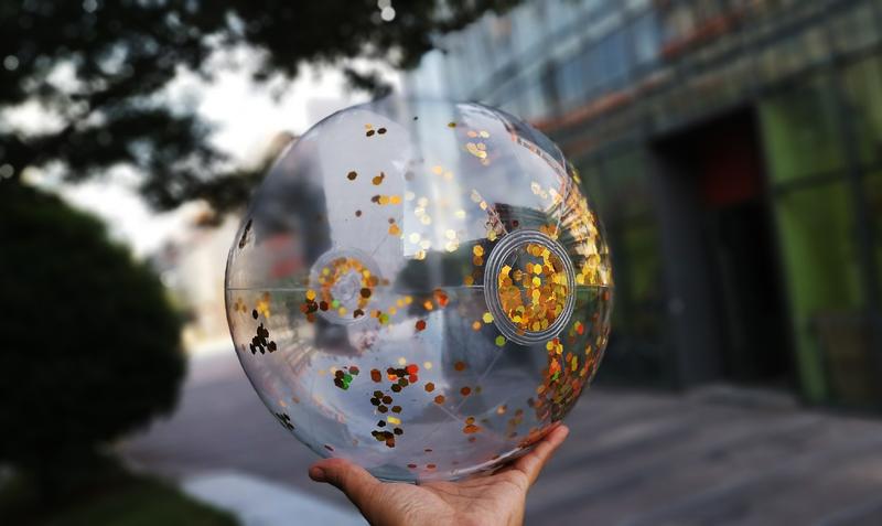 Product Introduction of 40cm Transparent Sequins Beach Ball Thick Material Inflation Balloon Water Float Swimming Pool Playing Water Toy Ball 5