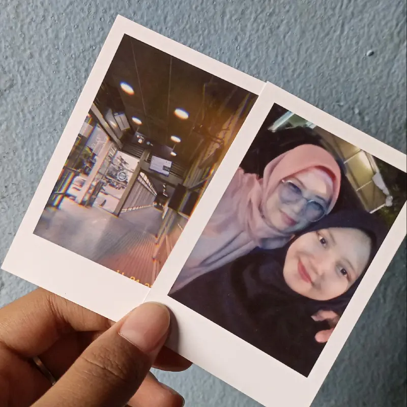 Polaroid ukuran 2r background putih min. 25 foto 3