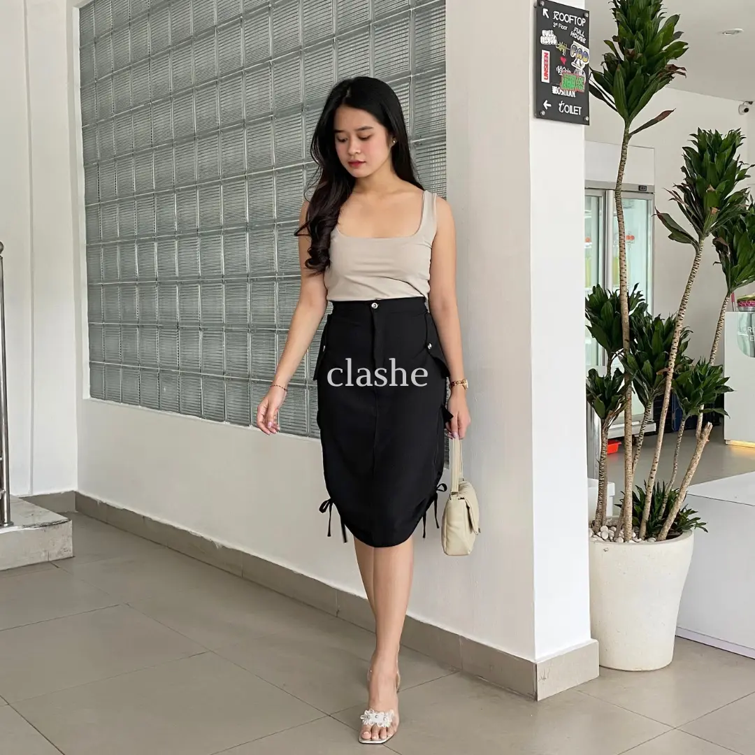 Xyna Skirt Rok Cargo Serut Wanita Crinkle Airflow Anti Lecek Korean Style Terbaru Kekinian Viral by Clashe