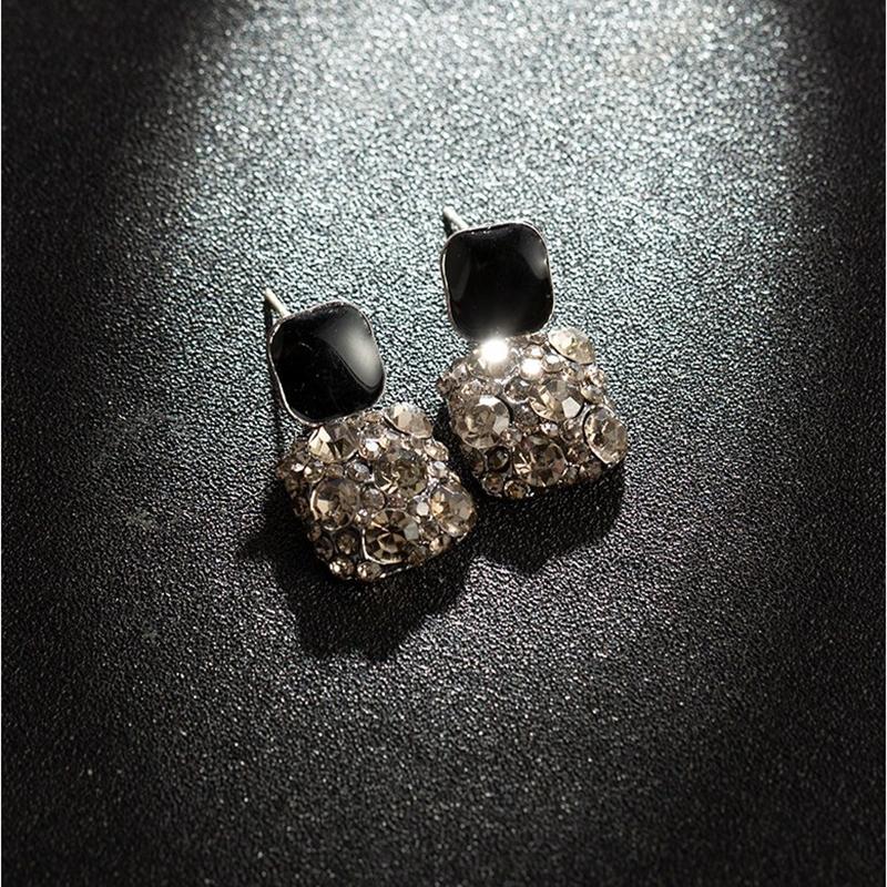 Product Introduction of Vintage Black Crystal Square Earrings Fashion Statement Rhinestone Drop Earrings for Women Wedding Jewelry Personality Gifts 2