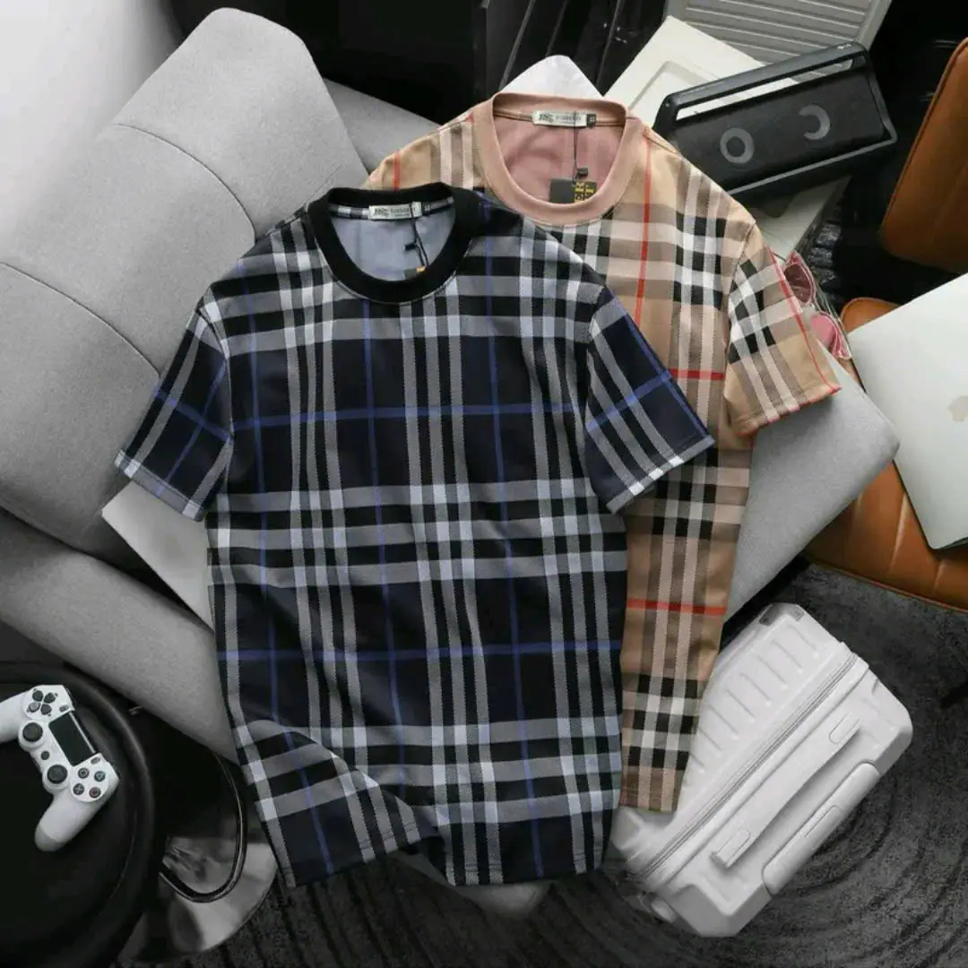 Combo áo thun nam nữ mùa hè cổ tròn,ngắn tay unisex họa tiết karo chất poly cao cấp mềm mại,thoáng mát,thấm hút mồ hôi hai màu kẻ vàng và kẻ xanh than, phong cách trẻ trung, lịch sự top hot 2025
