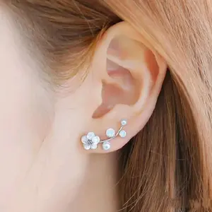 anting anting desain bunga kecil elegan simpel aksesoris fashion wanita Anggun Pelapisan Logam Plastik Barok Santai Earrings