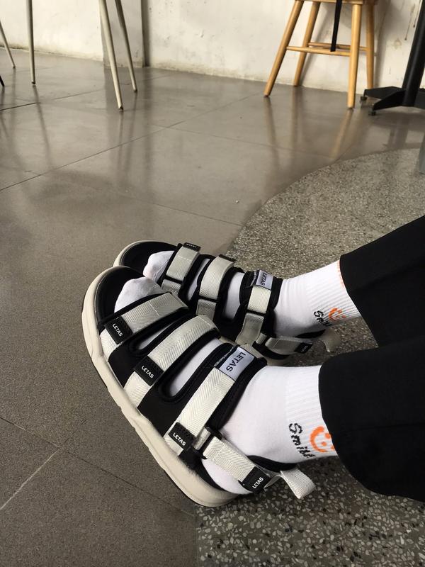 Giày Sandal nam nữ Unisex Letas, năng động, trẻ trung Trắng đen( D721) Cao Su Đế Bằng Nhung 8