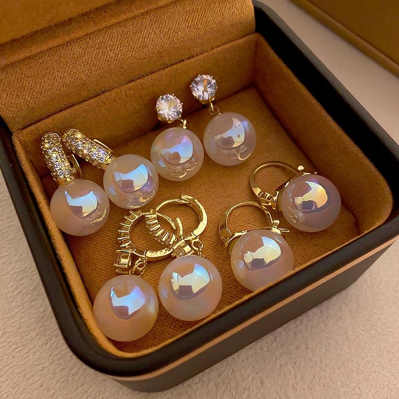 Product Introduction of Rainbow Electroplated Mermaid Pearl Earrings| 2025 Spring Hypoallergenic Titanium Ear Studs| Women's Minimalist Korean-Style Jewelry| Cross-Border Exclusive Daily Premium Accessories 9