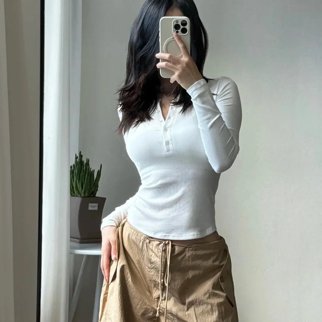 Combo 2 áo xẻ cúc ôm body nữ cực chất. Phối đồ đơn giản.Phong cách trẻ trung, năng động Nhung Sen