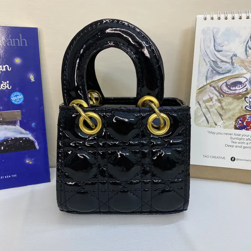 [Size 15cm]Túi Da Bóng phụ kiện vàng kèm chùm móc 4 chữ xinh xắn Bag nữ đi chơi đi tiệc sang chảng Kem Nhung 7