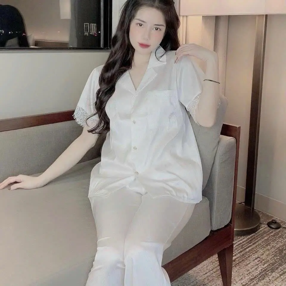 Bộ pijama nữ tay cộc lụa xước phối ren dập đá nổi màu trắng-freesize 40-60kg
