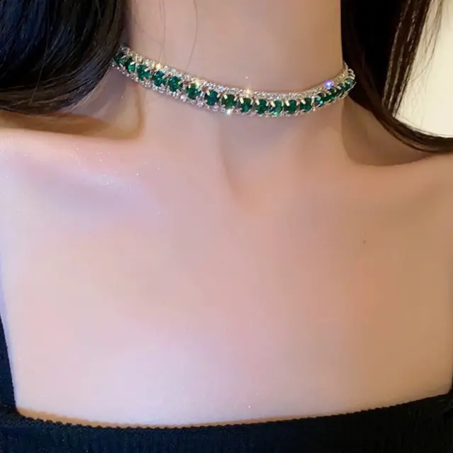bộ dây chuyền bông tai màu xanh lá sang chảnh 2