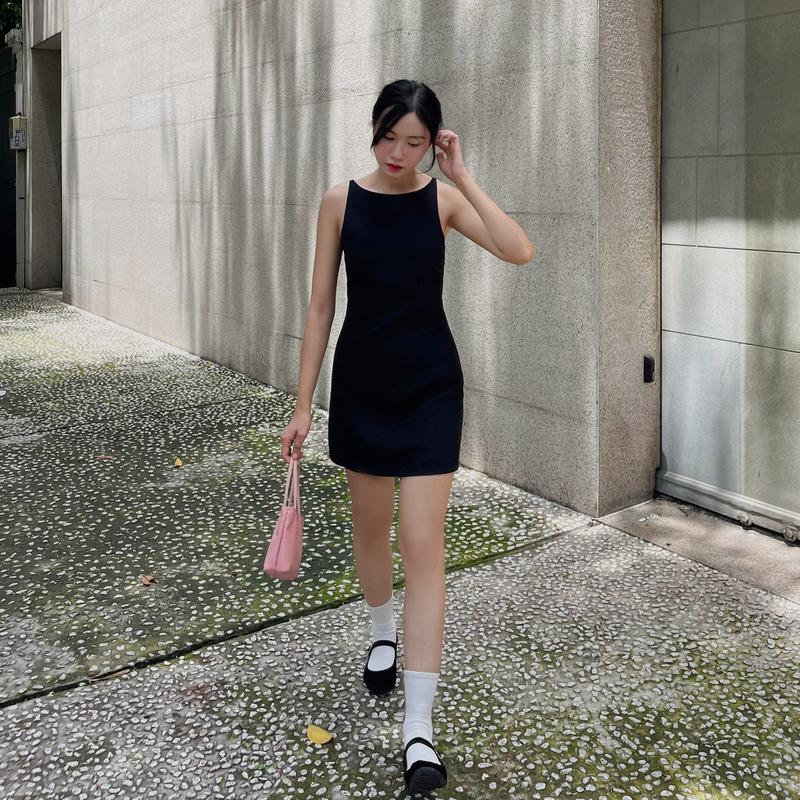 Váy Nữ Fabric Holic cổ tròn 2 dây dáng ngắn Màu Đen 1
