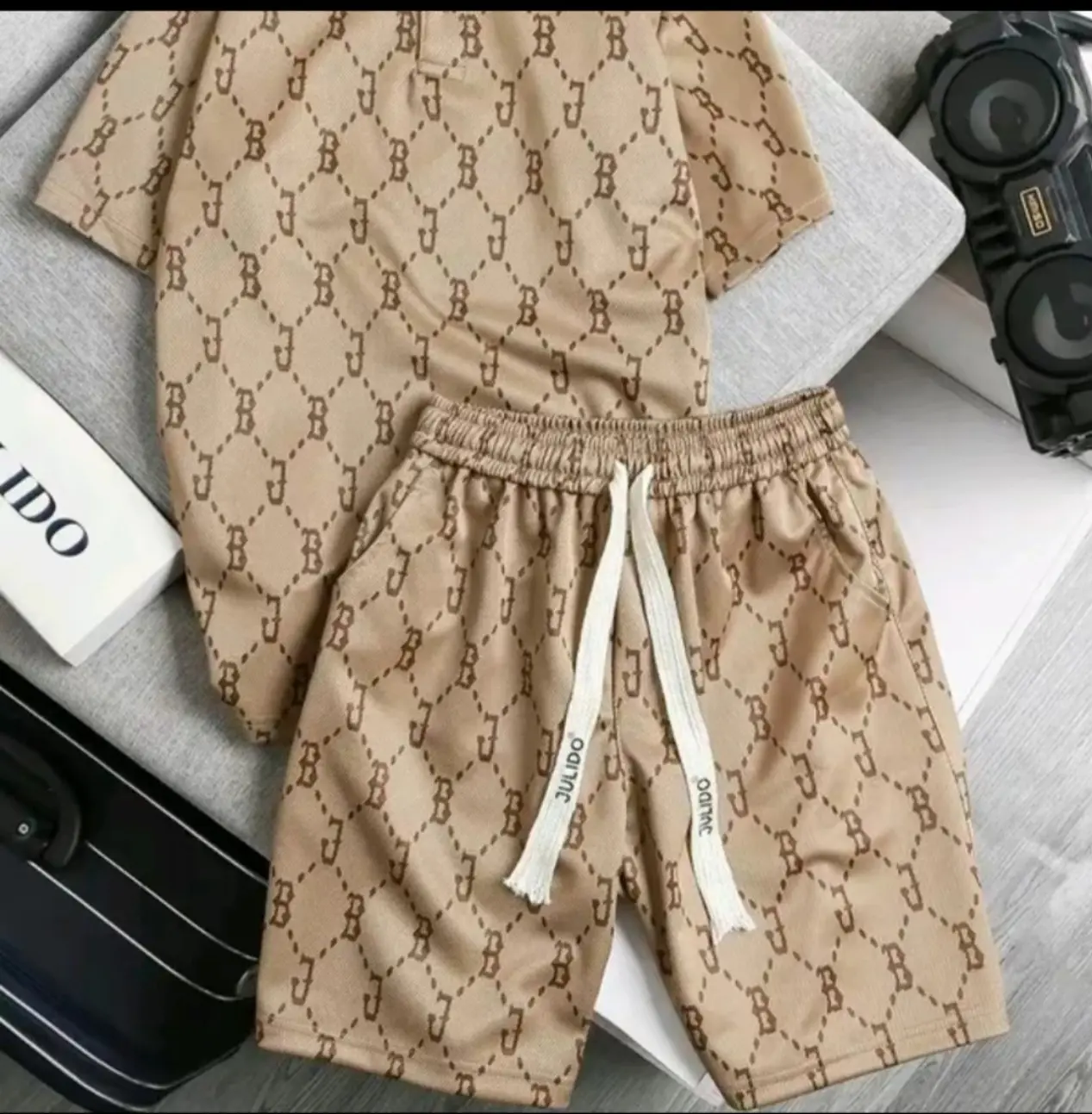 BỘ QUẦN ÁO CỘC TAY NAM IN HỌA TIẾT BU CHÉO HOTTREN. CHẤT VẢI MỀM MẠI CO DÃN NHẸ THOÁNG MÁT