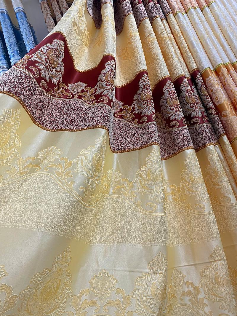 Product Introduction of Rèm gấm hoa văn cổ điển màu đỏ đô phối vàng kem cản nắng cản sáng 70%-80% (Giá 21
