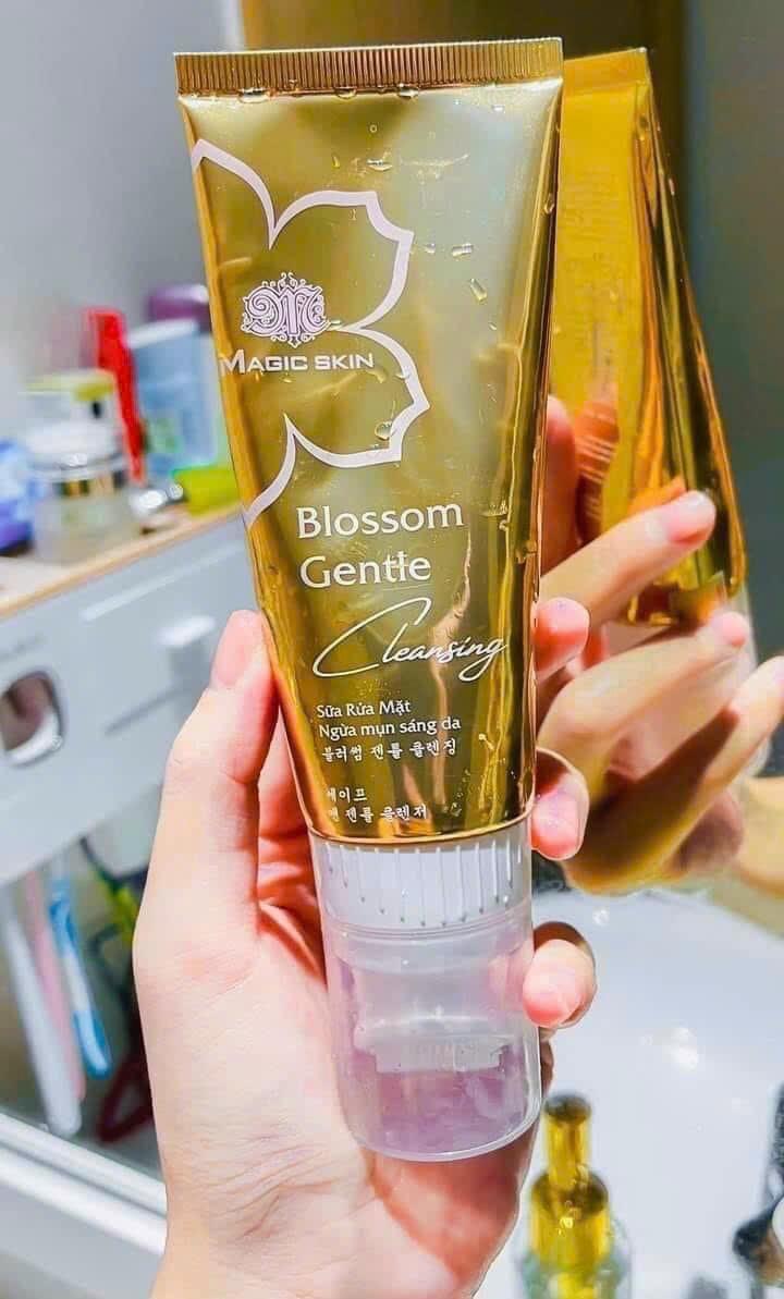 Product Introduction of Sữa rửa mặt dịu nhẹ dành cho da thường , da nám giúp da sạch sâu , trắng sáng , mịn màng  Có đầu lông con siêu thông minh giúp mát xoa mặt giúp tăng sinh colagen giúp chống lão hóa cho da 1