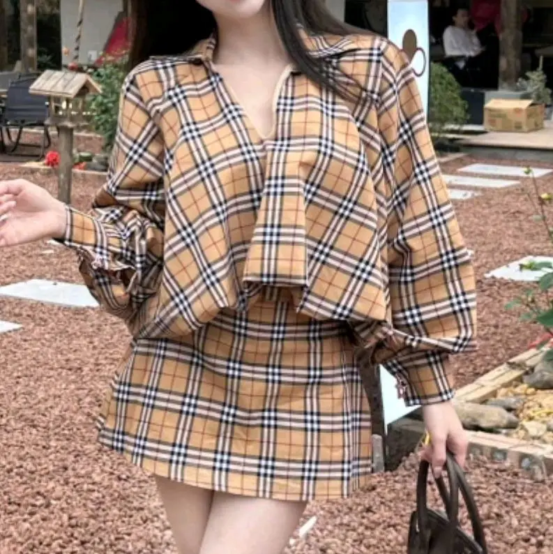 Sét kẻ dài tay cổ bẻ phối chân váy dáng chữ A