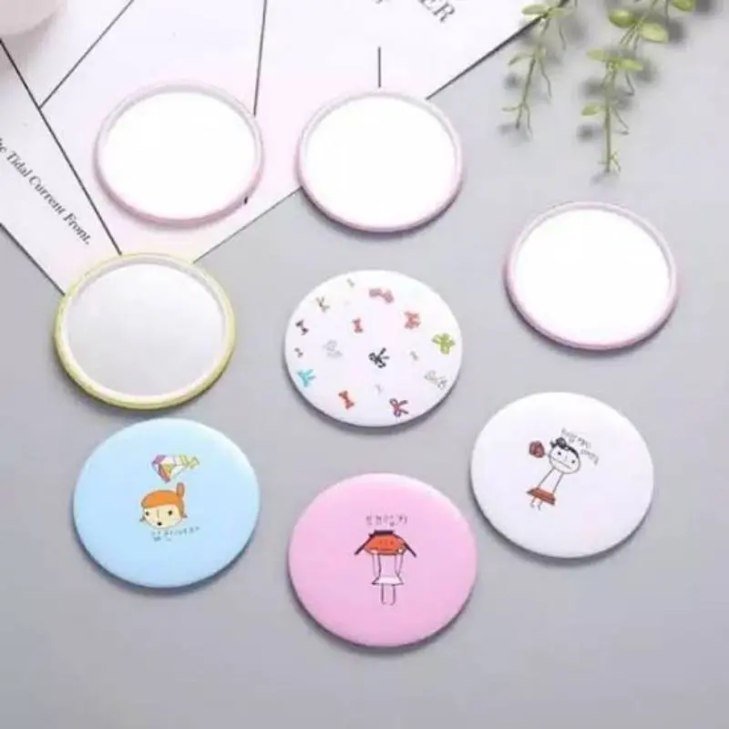 Cermin Bulat Karakter Make Up Mini Sovenir Travelling Motif  - Cosmetic, Wanita 2