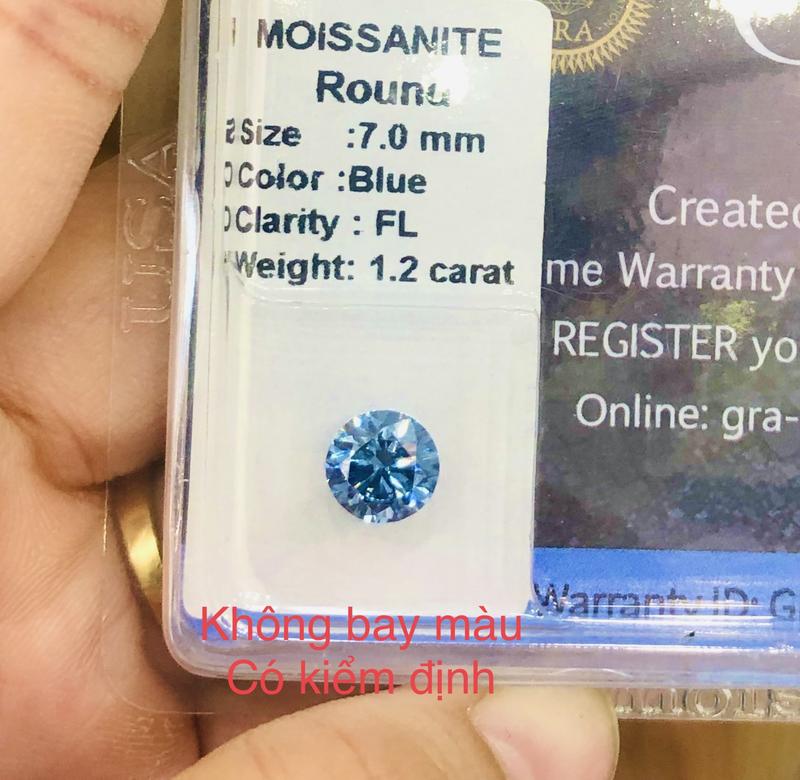 Đá Moiss Anite Màu Blue 58G từ 4li-8li1 không bay màu Có Kiểm định G.R.A dùng Để thay Bông Tai hoặc Nhẫn Vietnam Moissanite 4