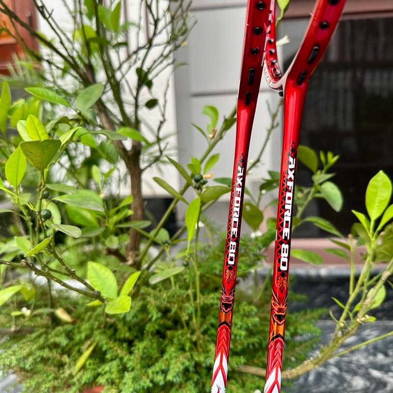 Vợt cầu lông axforce 80 đỏ Rồng Lửa căng max 13,5kg sẵn 11kg phụ kiện cước cuốn cán và túi rút Carbon Cán Vợt Sport