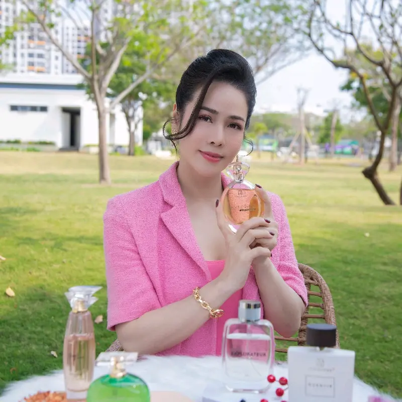 mẫu chiết nước hoa 20ml _03 laura paris 3