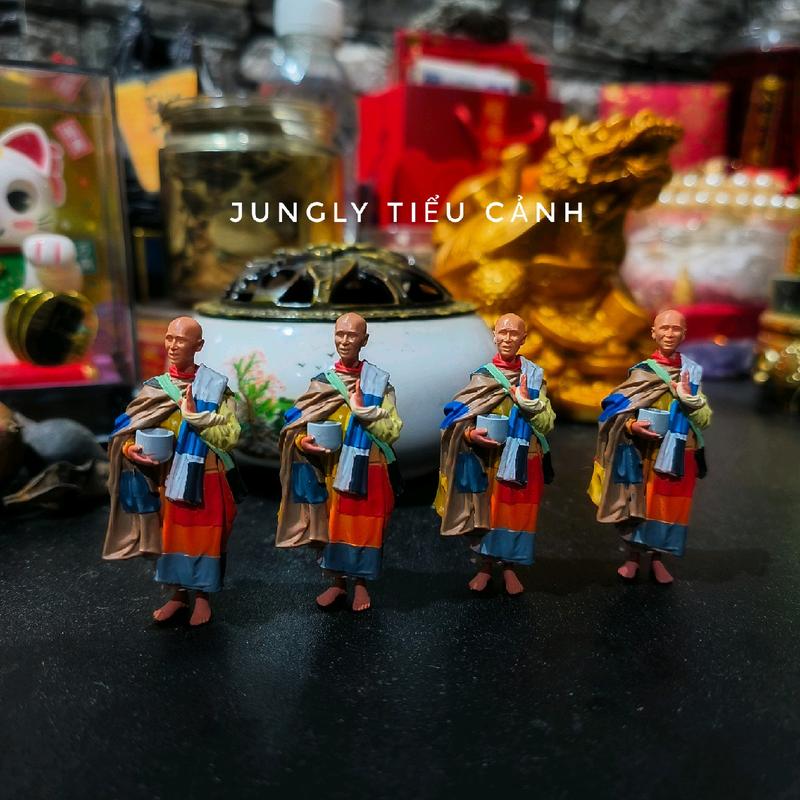 Mô hình sư thầy Minh Tuệ 5cm đẹp sắc nét trang trí tiểu cảnh hồ bán cạn, terrarium 0