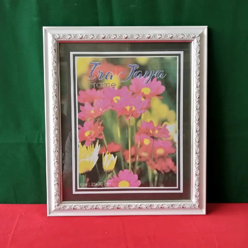 Bingkai / Frame foto ukuran 12R (25x30cm) 5