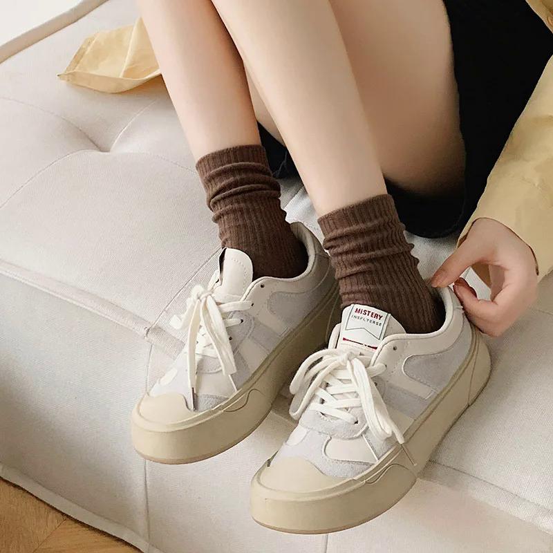1Pcs New Female Japanese Socks Solid Color Women's Casual Cotton Cute Socks Autumn Simple Women's Medium Length Socks 1