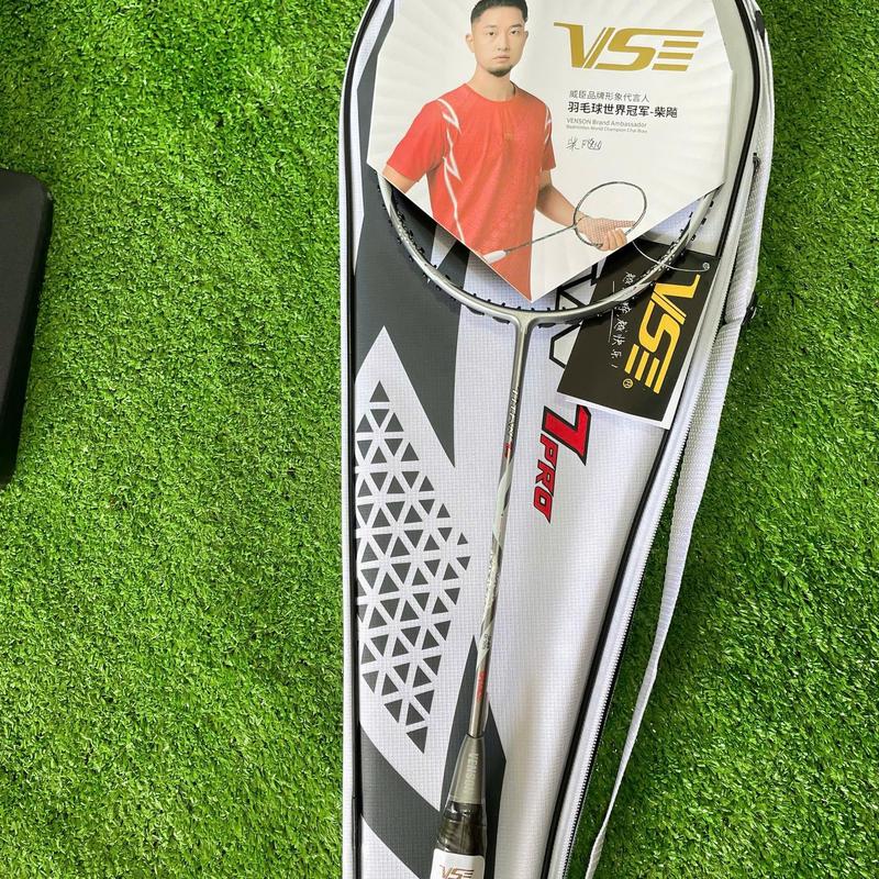 VỢT CẦU LÔNG VS TITAN 7 PRO MÀU XÁM-ĐEN-CAM-HỒNG CHÍNH HÃNG 2024 TẶNG CƯỚC , CUỐN CÁN ,ĐAN SẴN 11KG Cán Vợt Sport